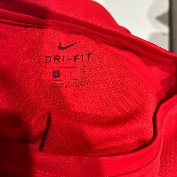 Nike dry fit men’s red shirt size small - Picture 3 of 3